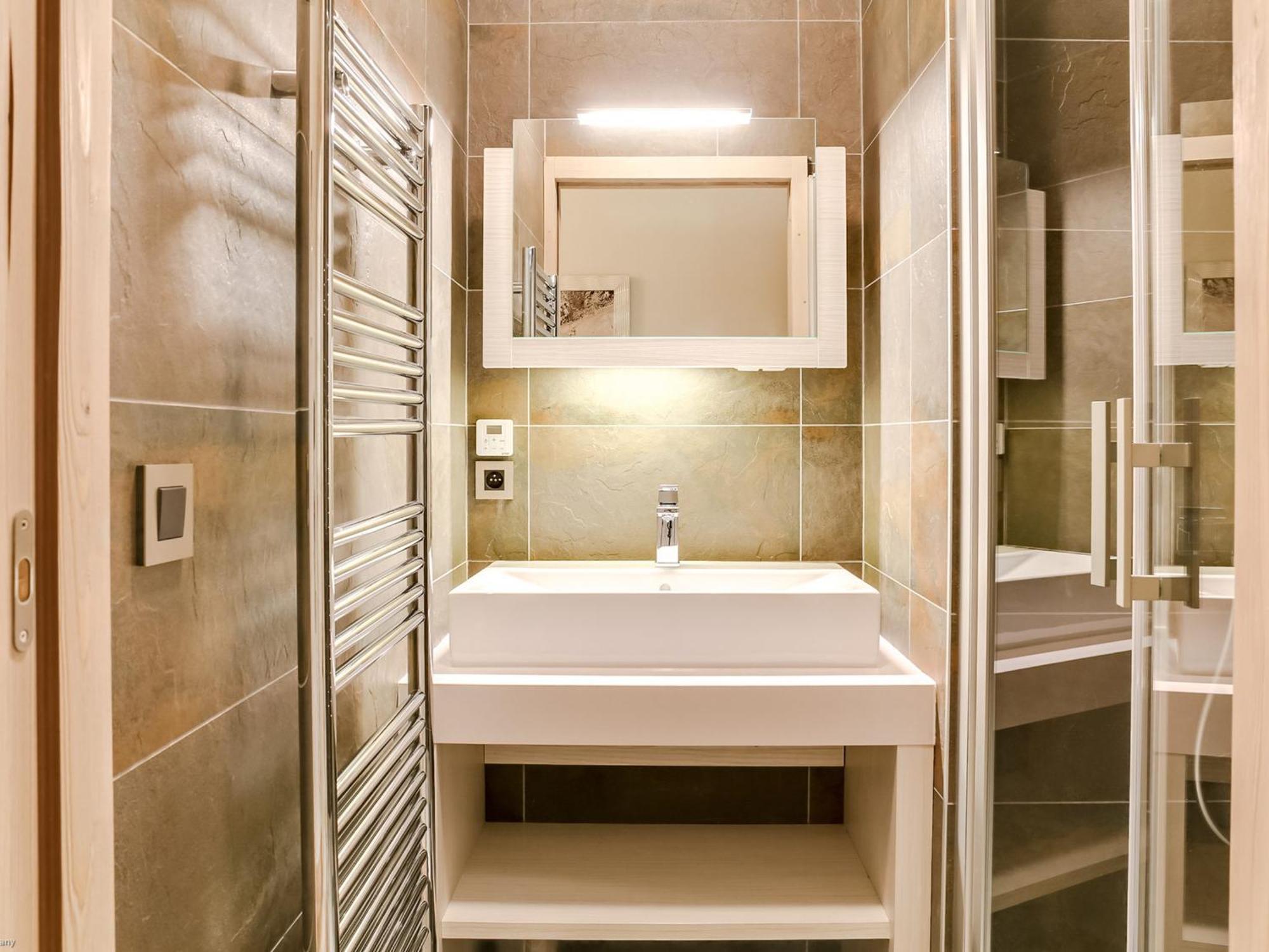 Appartement 1550, 5 Pièces, 8 Personnes - Fr-1-562-13 *
