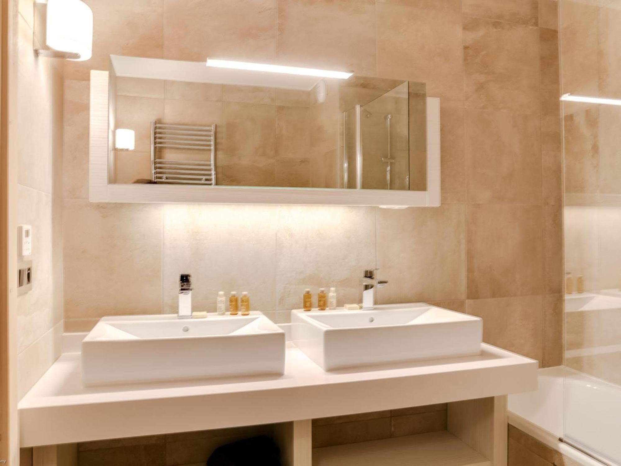 Contemporain A Village, 4 Chambres, Proche Pistes, Sauna Et Parking - Fr-1-562-13 Courchevel
